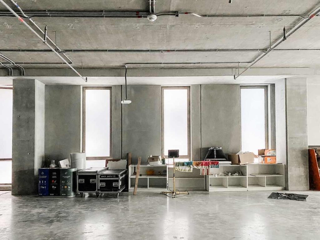 Dinding industrial semen ekspos