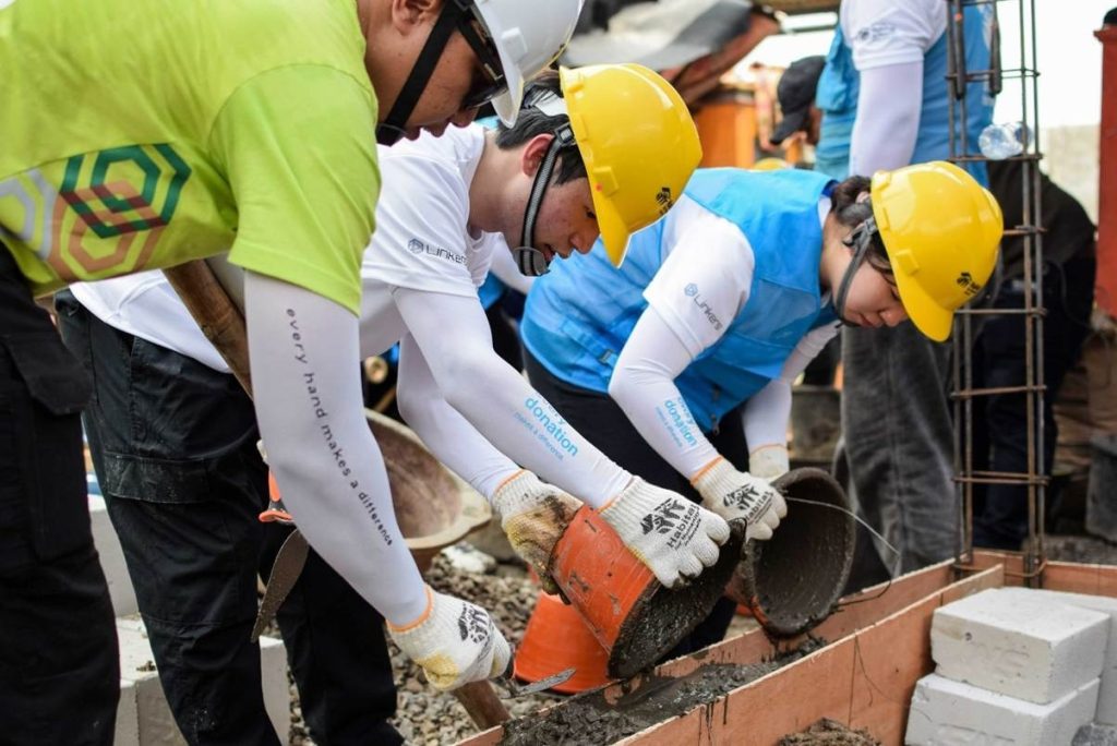 kontraktor atau tukng yang memiliki reputasi yang baik