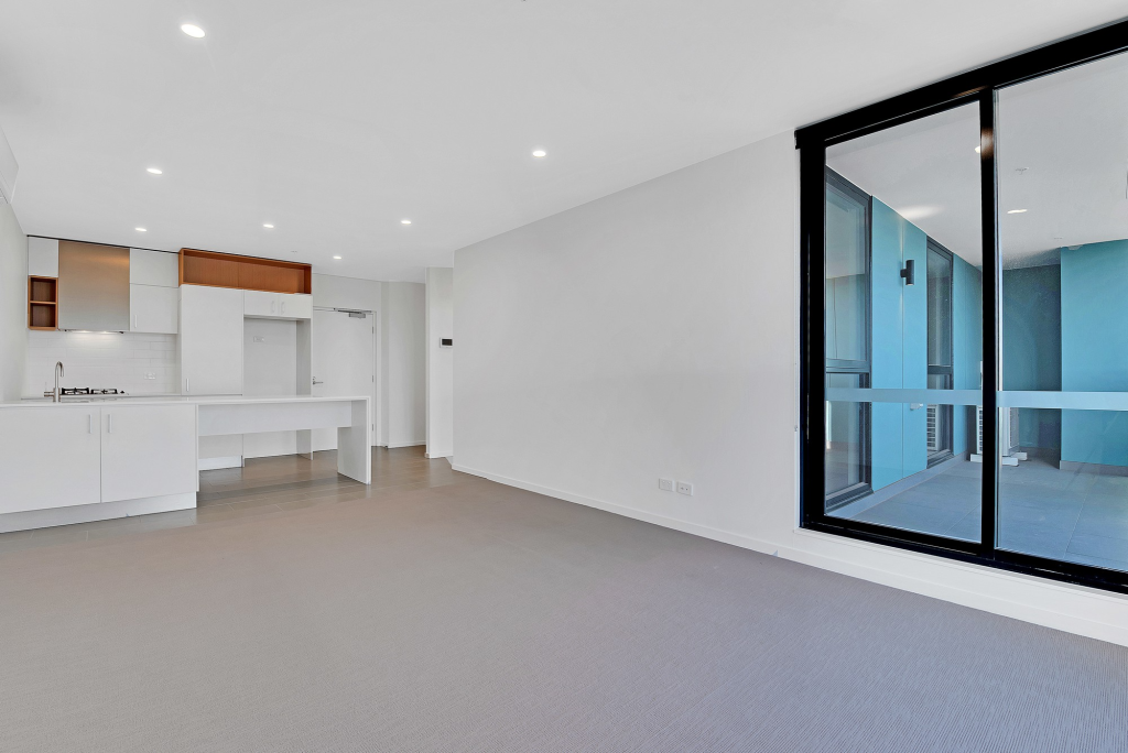 Interior rumah minimalis modern dengan dinding plester halus dan rata, memberikan kesan bersih, luas, dan elegan