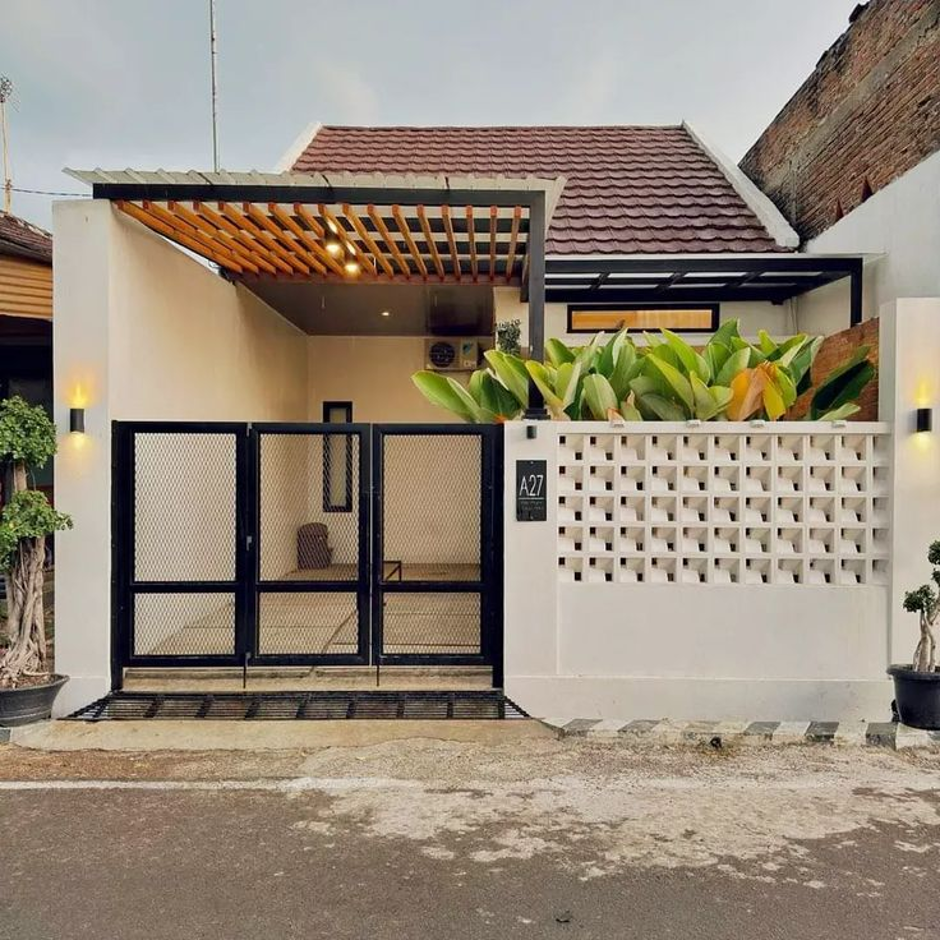 Desain Pagar Tembok Roster untuk Rumah Tropis