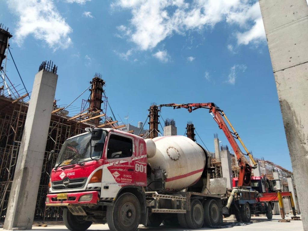 Concrete Pump Truck dan Fungsinya di Proyek Skala Besar