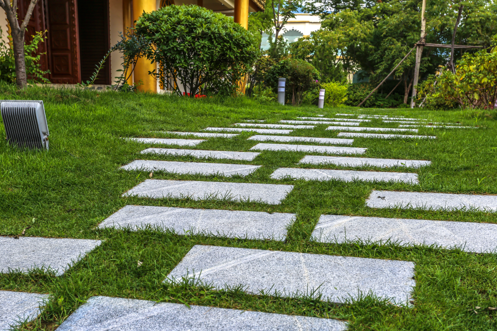 Taman minimalis menggunakan batu alam