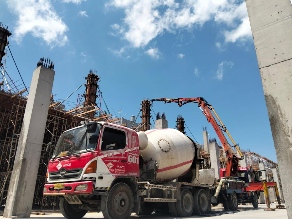 Fungsi Utama Truk Molen dalam Proyek Konstruksi