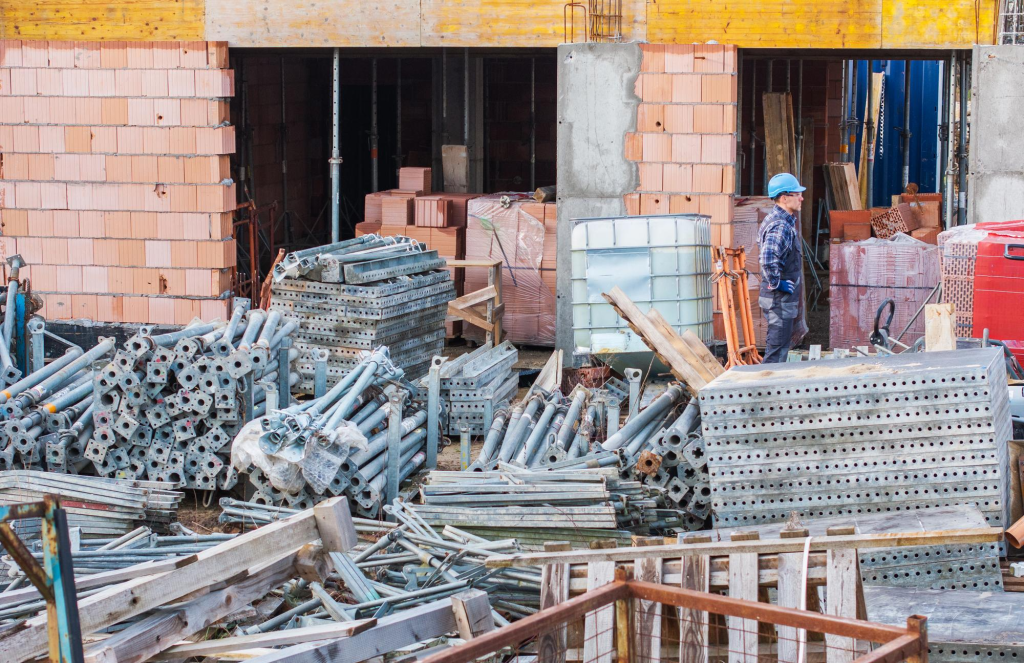 Berbagai material konstruksi bangunan untuk setiap tahapan pembangunan