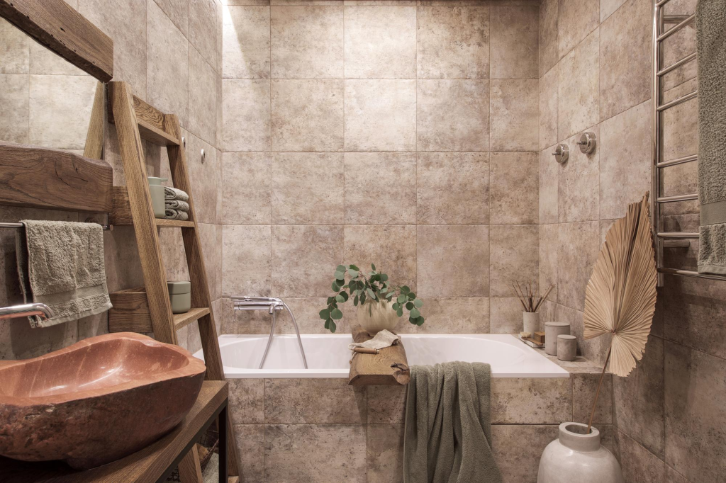 Keramik dinding kamar mandi motif batu alam bernuansa natural.