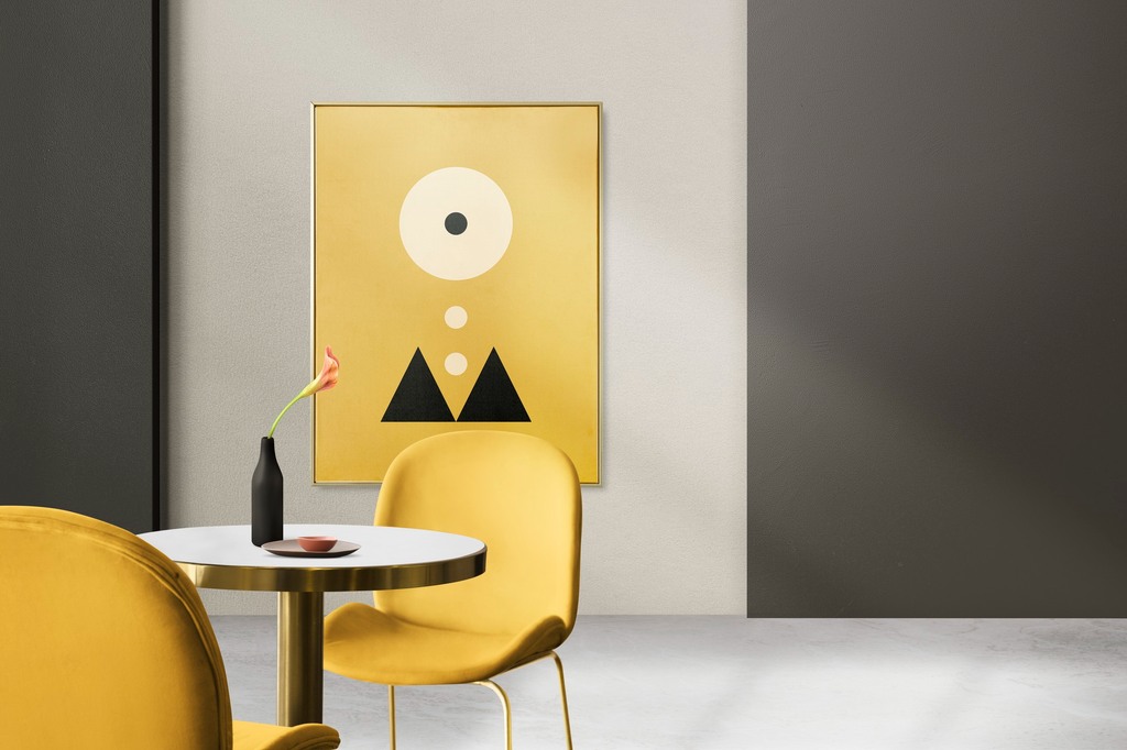 Motif color block pada dinding interior rumah modern