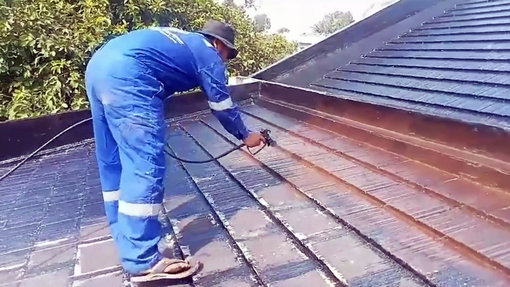 Cara Mengatasi Atap Bocor agar Tidak Terulang